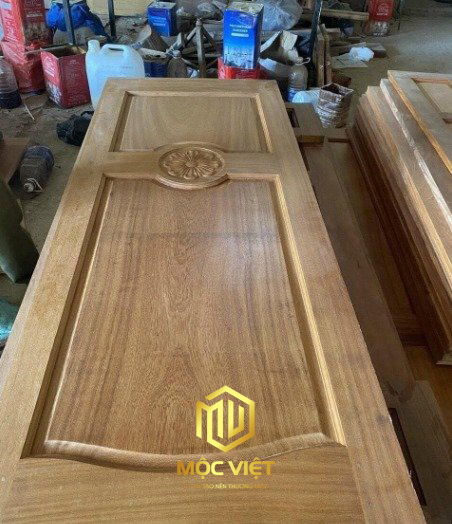 Cửa thông phòng 007