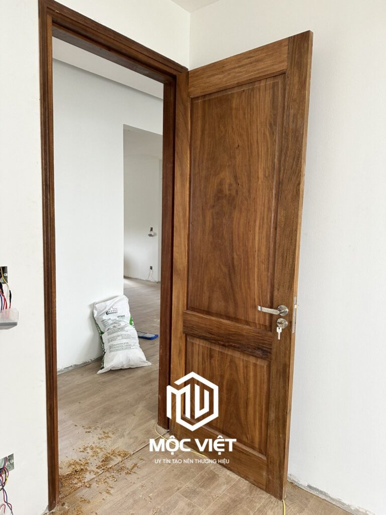Cửa Thông Phòng 009